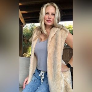 NWT! Hooded Plush Sherpa Sleeveless Cardigan Vests